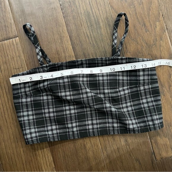 V&X Cropped Tank Top - Picture 6 of 6